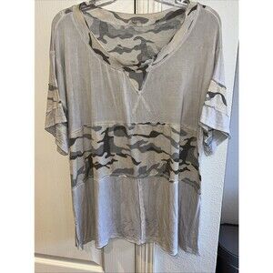 POL Women Camo Beige T-Shirt Pullover Large Swoop Neck Hunting Casual Comfy
